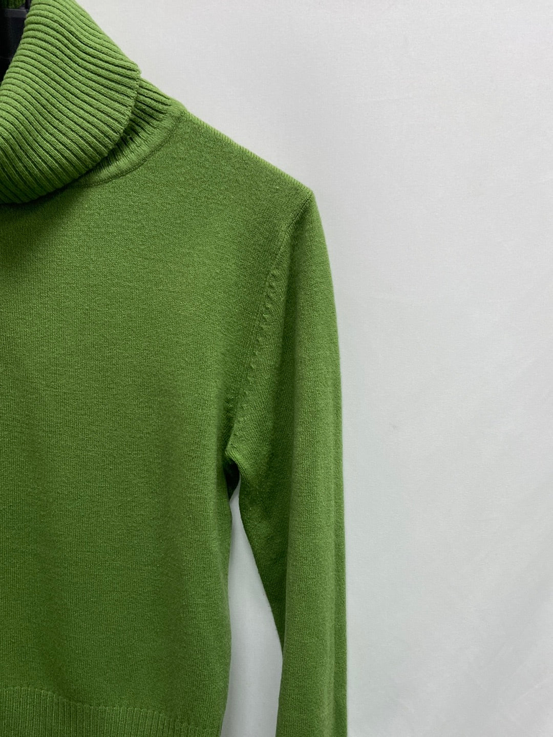 H&amp;M. Green turtleneck sweater Ts