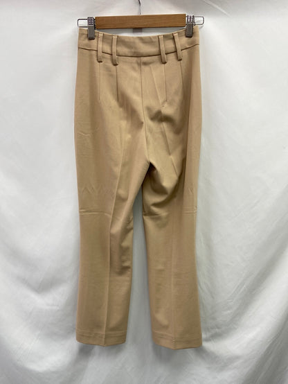 BERSHKA.Pantalones elásticos camel pinzas T.34