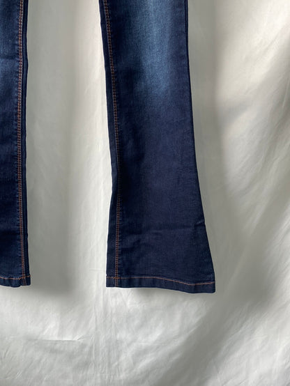 PULL&BEAR.Pantalones campana oscuros T.36