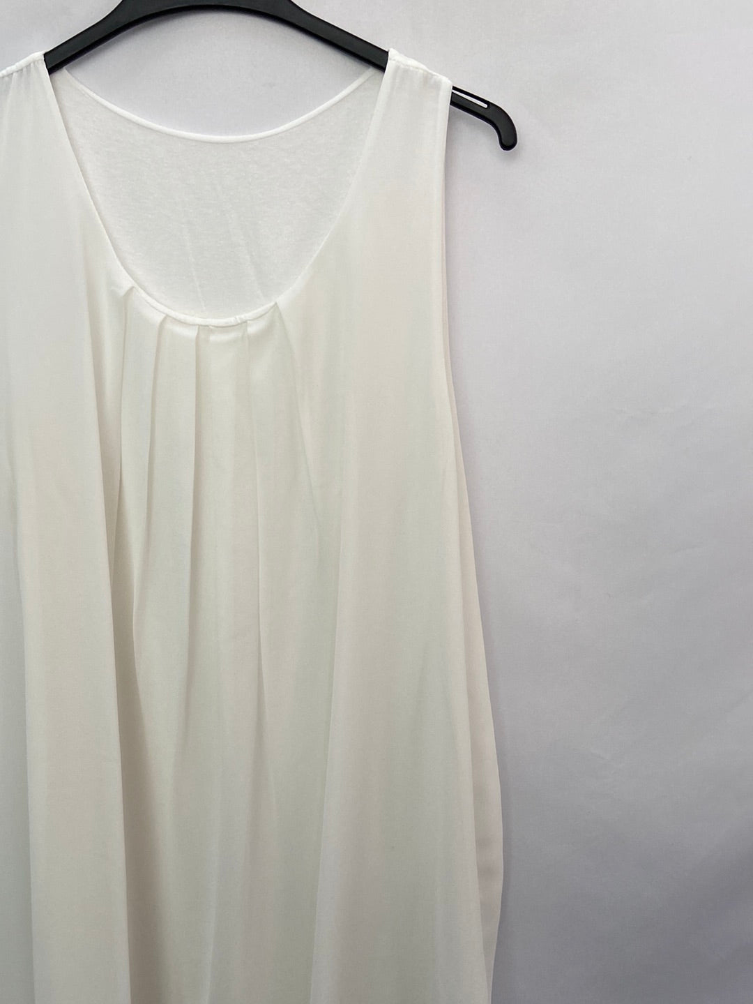 OTHERS.White pleated dress TU(m)