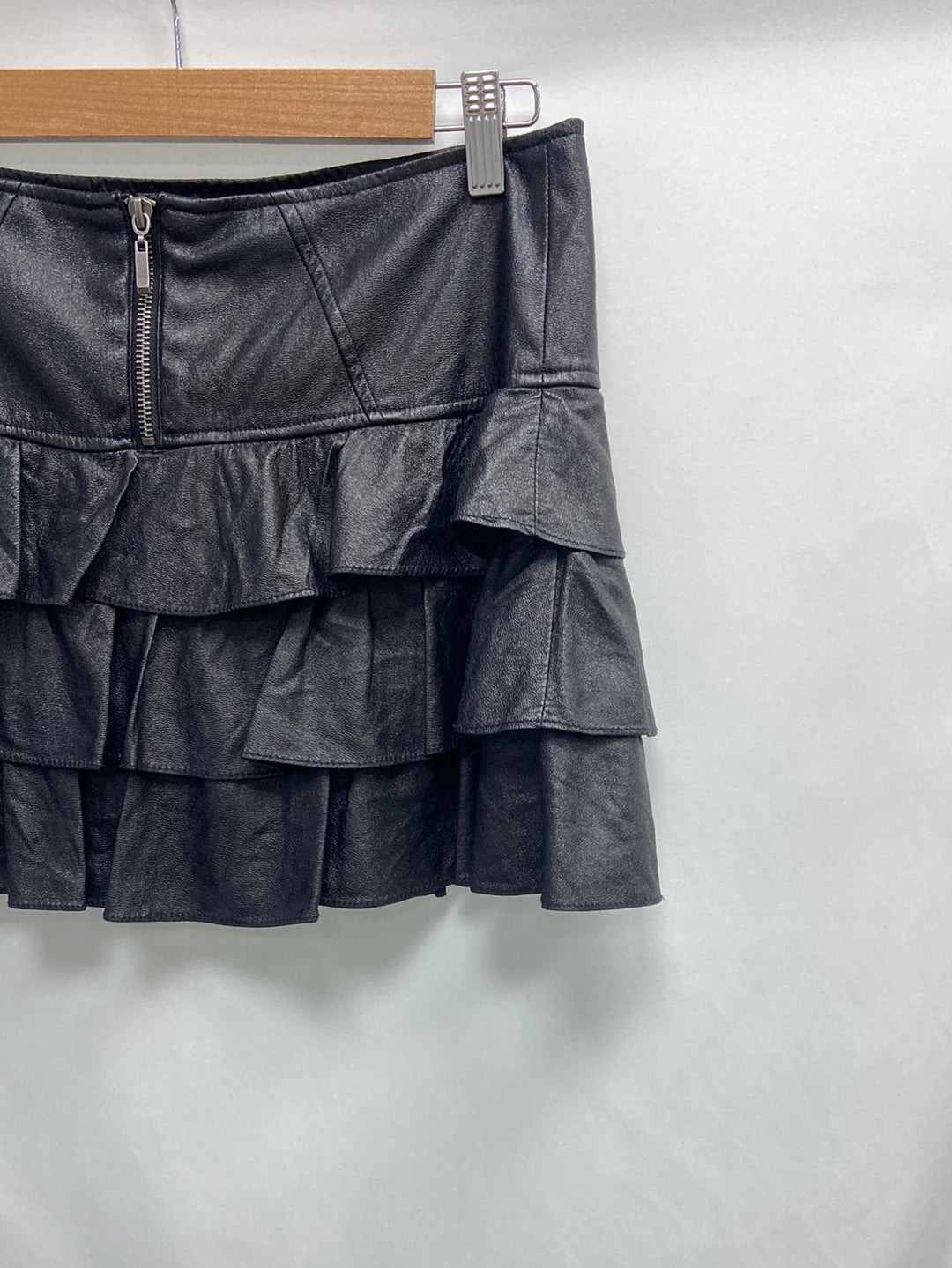 WHITE. Black ruffled skirt size 34