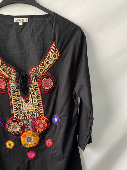 NATURA.Blusa negra bordada T.m