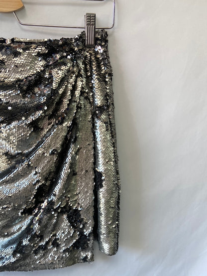 SFERA. Falda corta lentejuelas T.s