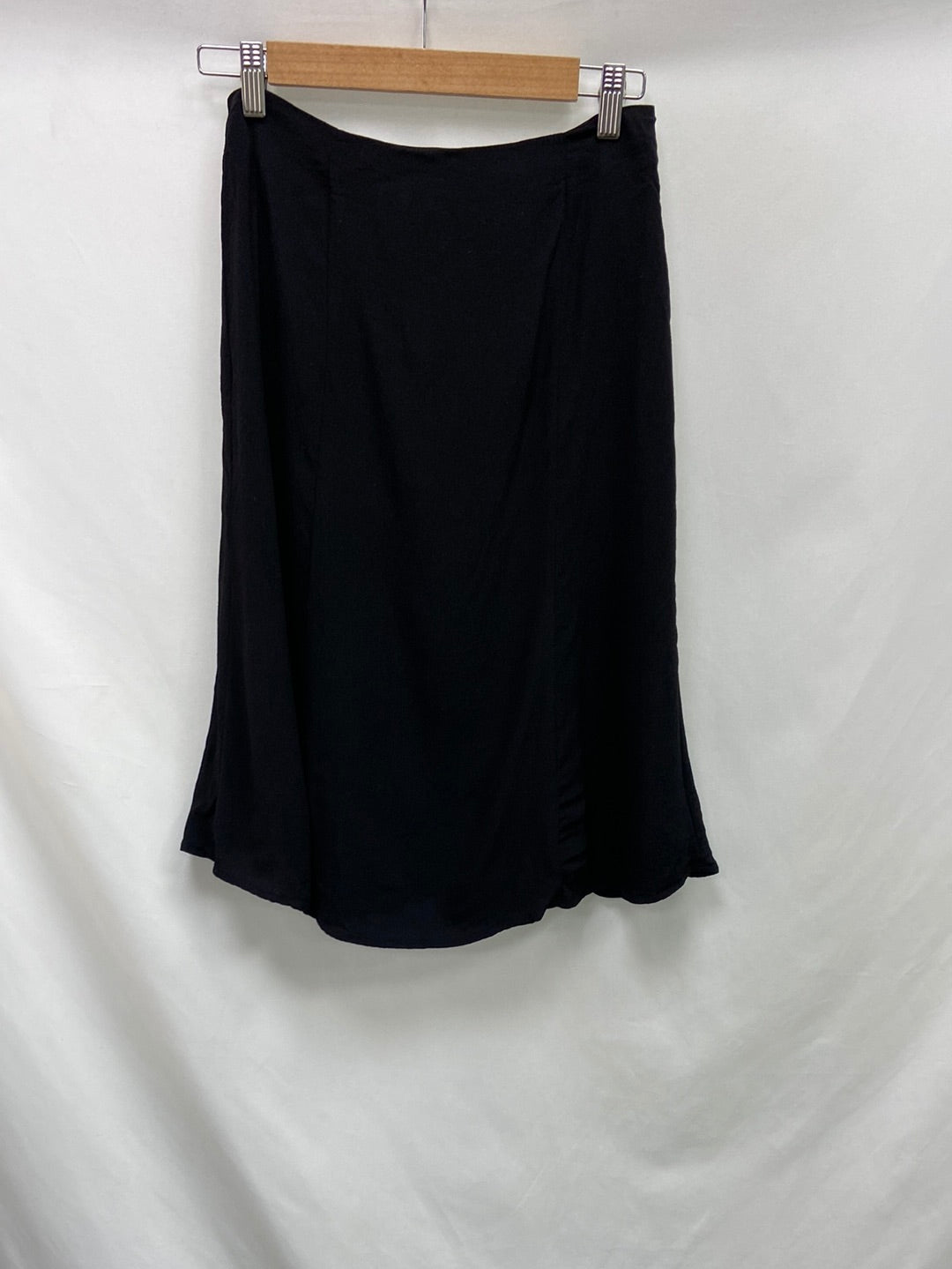 FOREVER 21. Falda negra midi  T.s