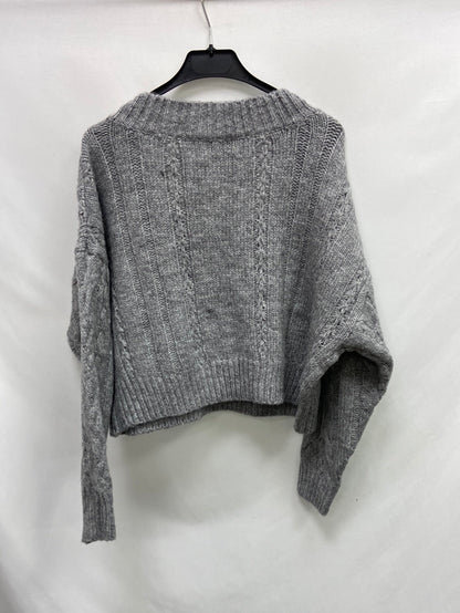 DEBUT. Grey V-neck sweater. TS/M