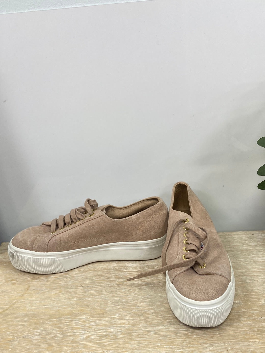 SUPERGA.Zapatillas antelina rosas T.40. (TARA)