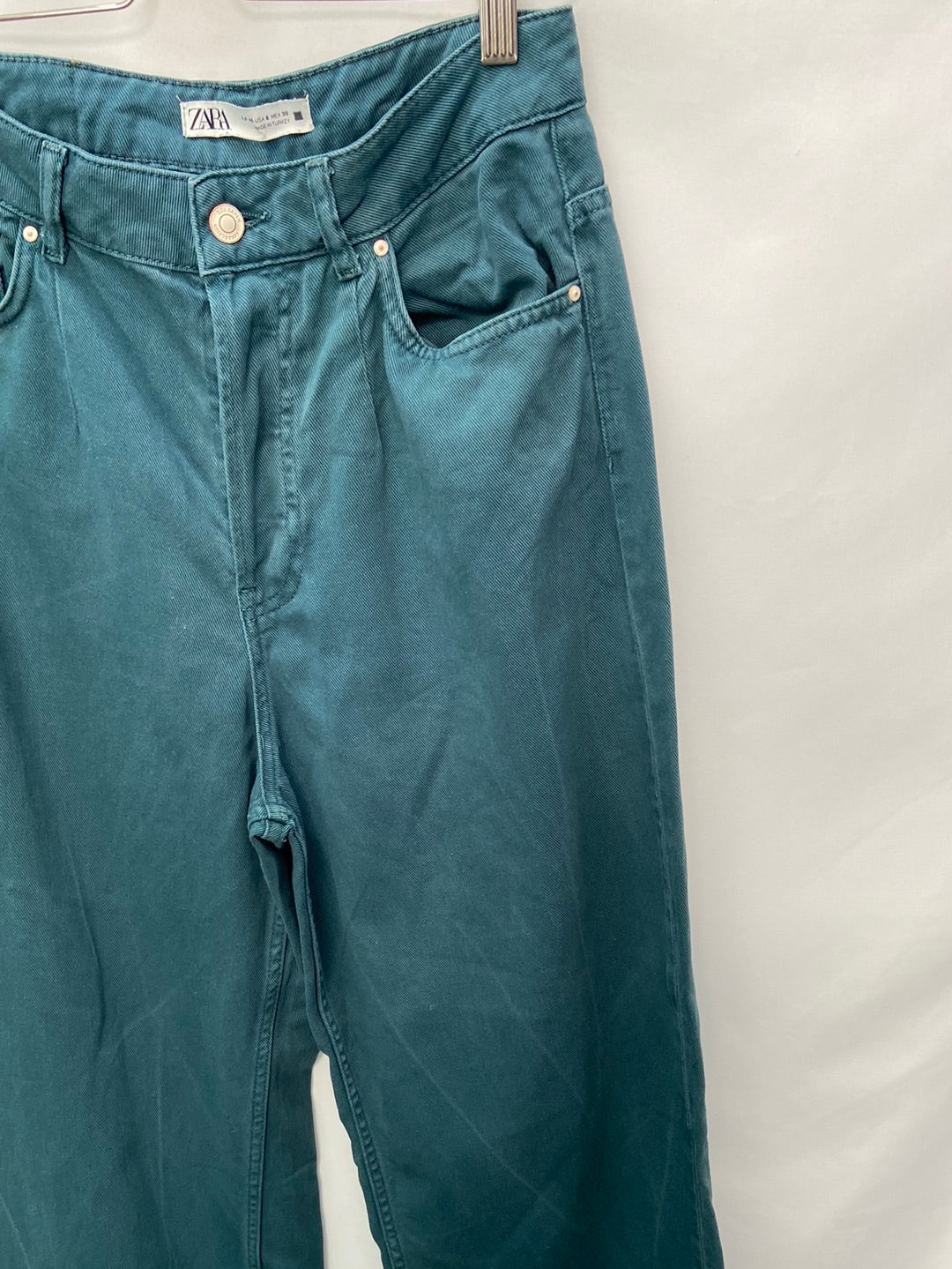 ZARA.Pantalones verdes anchos T.40
