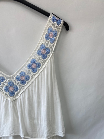 OTRAS.Top blanco volantes croché T.L