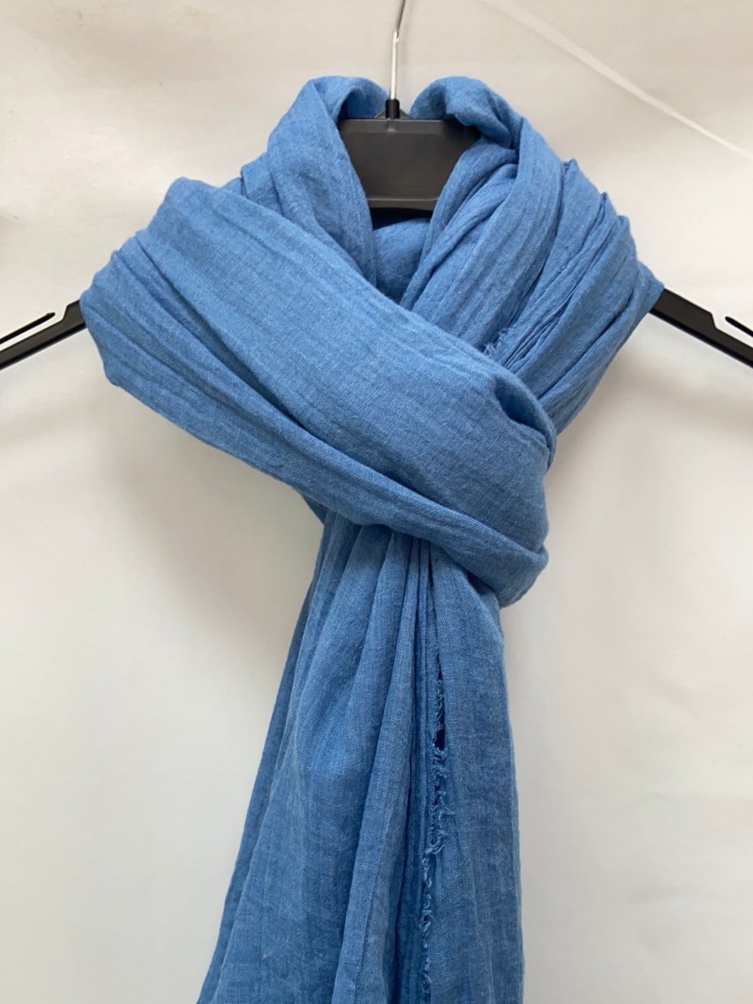 OTRAS. Fular azul oversized