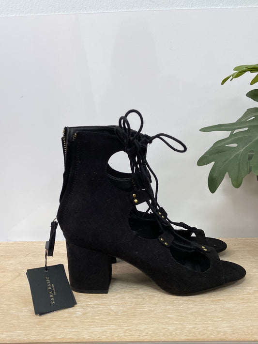 ZARA.Zapatos antelina cuerdas tacón T.38