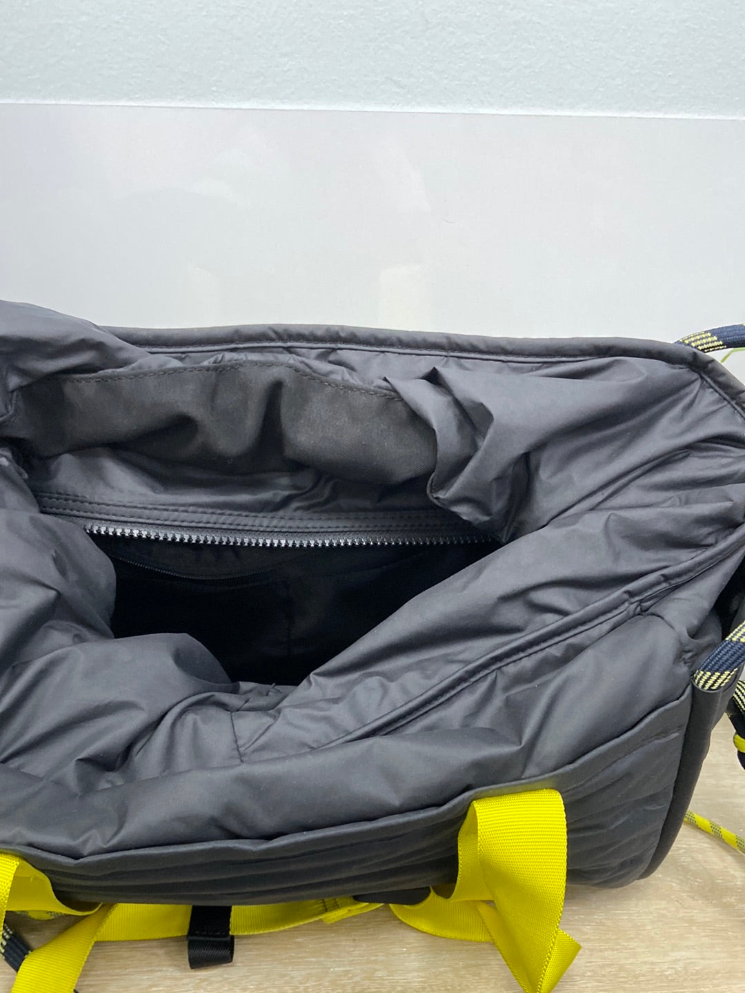 LULULEMON.Bolsa deportiva acolchada