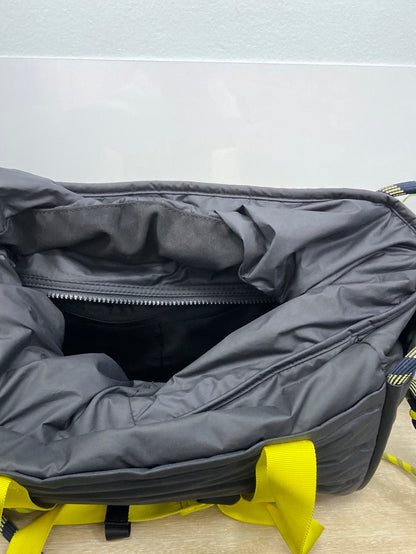 LULULEMON.Bolsa deportiva acolchada