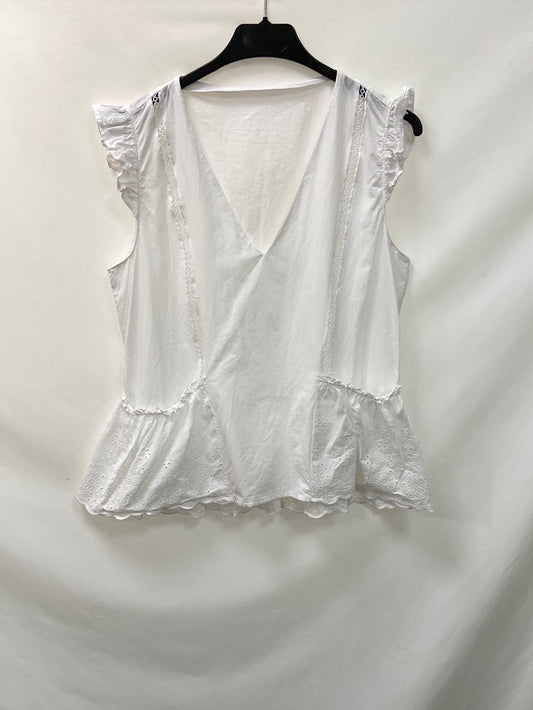 OTRAS.Blusa blanca detalles encaje TU (S)