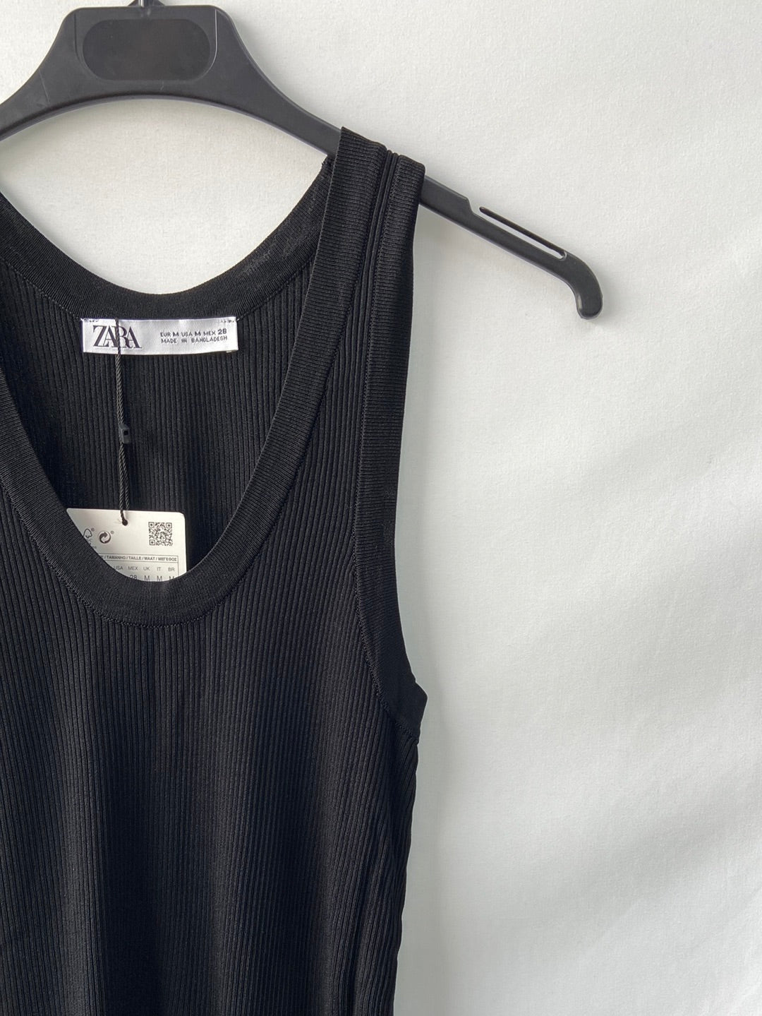 ZARA.Camiseta básica negra T.m