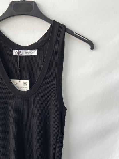 ZARA.Camiseta básica negra T.m