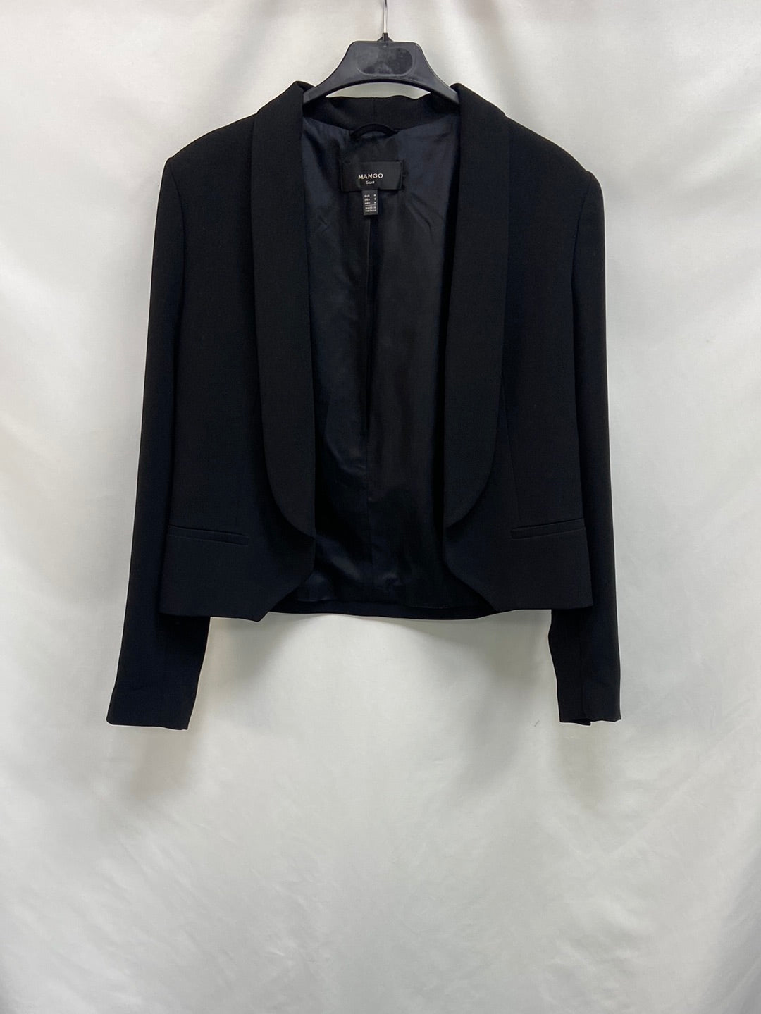 MANGO. Blazer negra cortita T.m