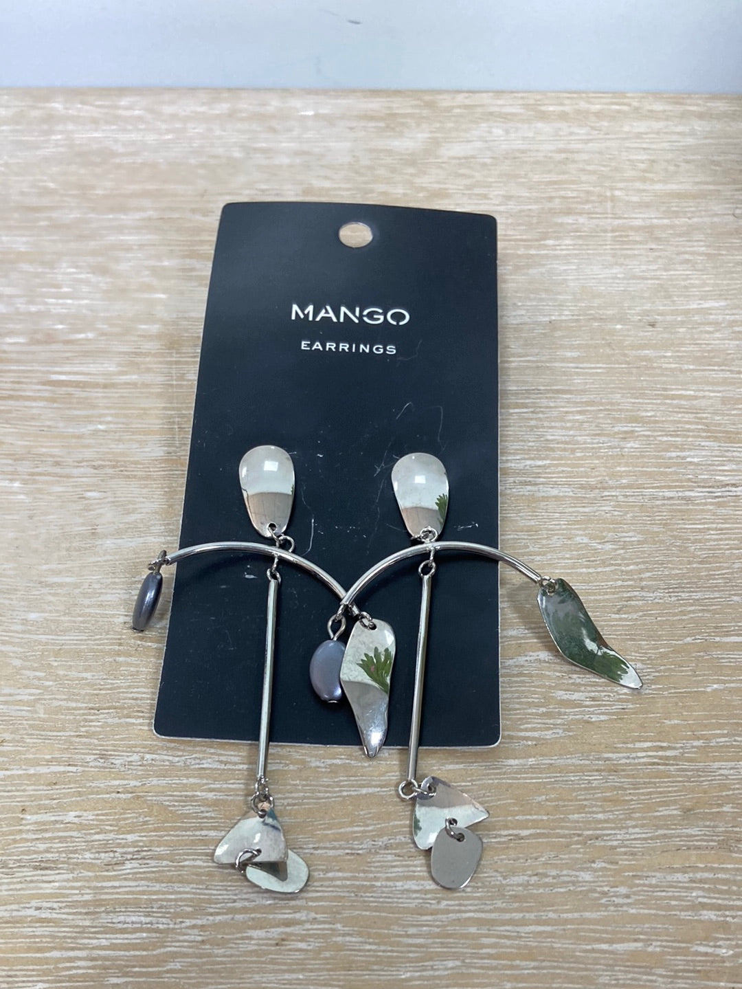 MANGO.Pendientes plateados forma