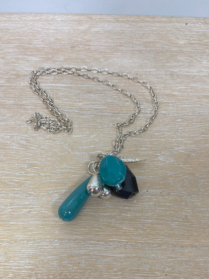 OTRAS.Collar cadena ramillete