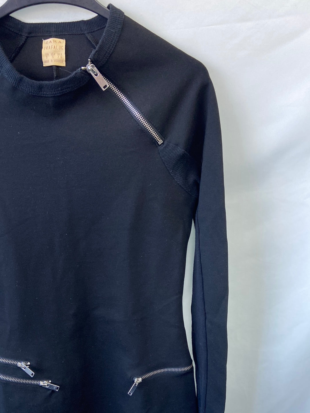 ZARA. Vestido negro cremalleras T.s