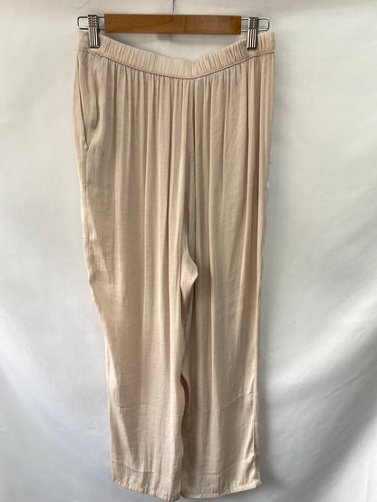 OYSHO.Pantalón beige Perla fluido T.M