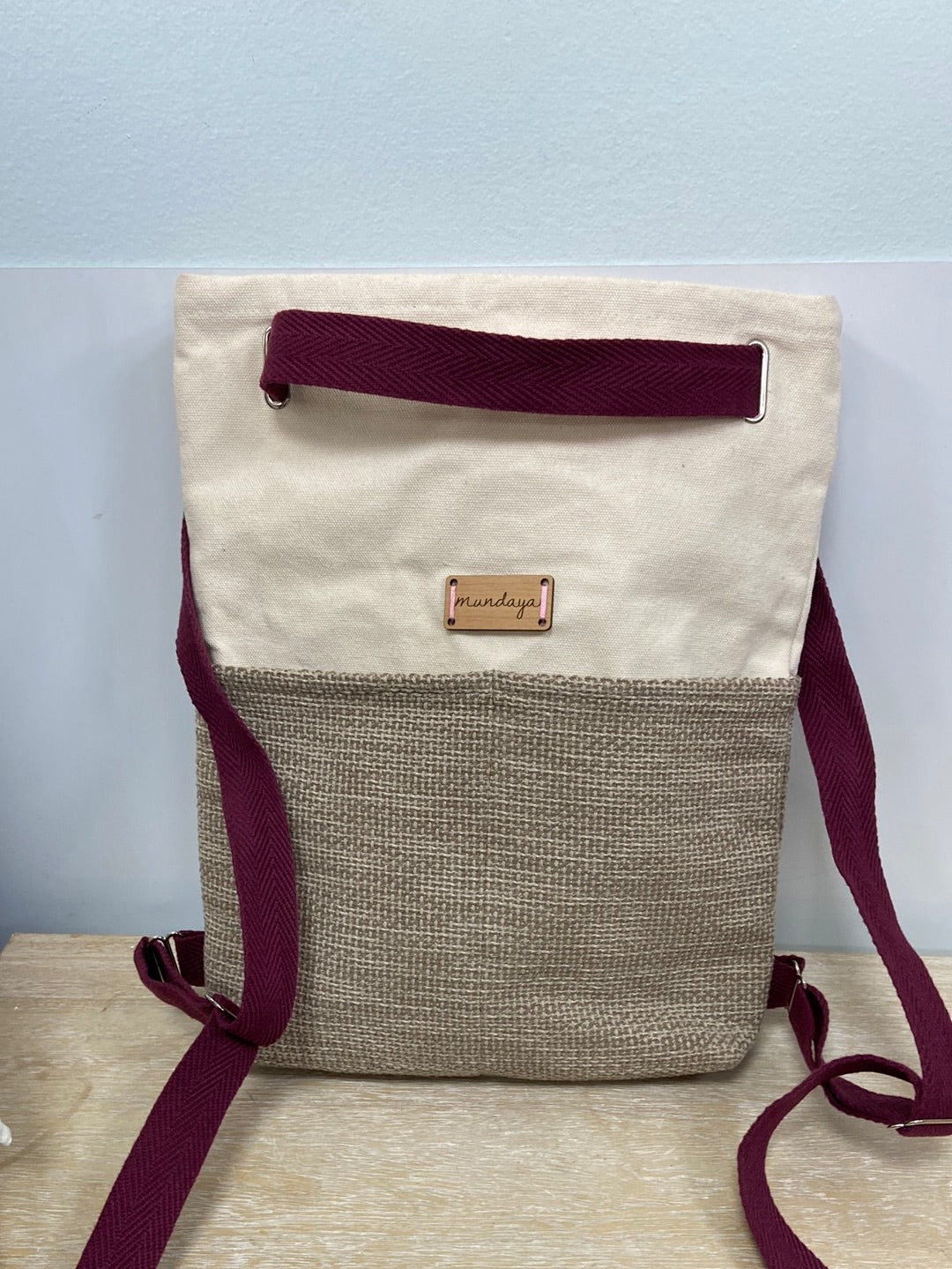 MUNDAYA. Double-textured backpacks