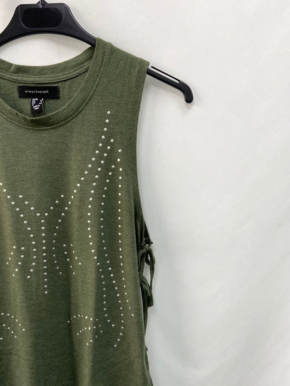 PRIMARK.Camiseta verde tachuelas T.S