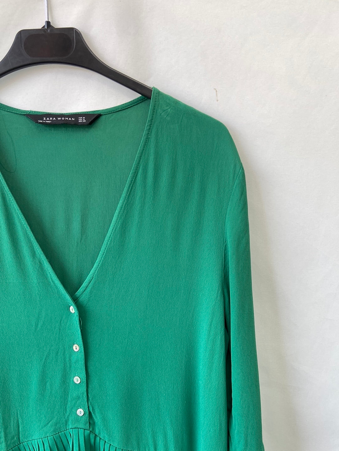 ZARA.Vestido verde volantes plisados T.M