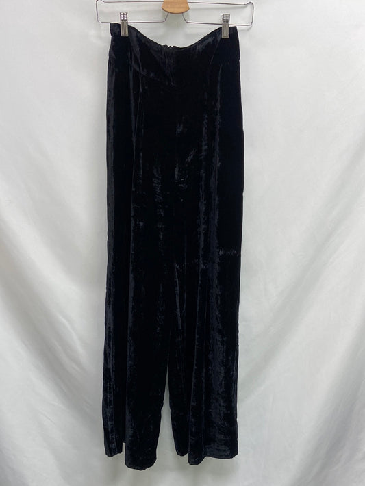 NUDE COLOR. Black velvet pants Ts