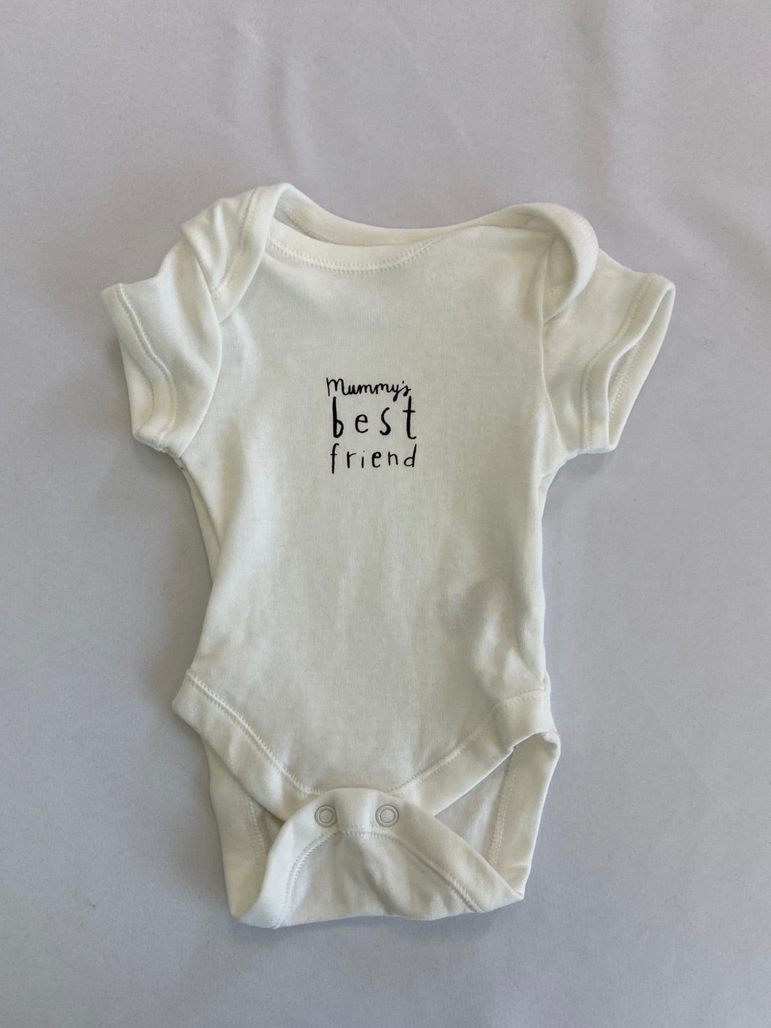 PRIMARK. Friends white bodysuit T.0 months