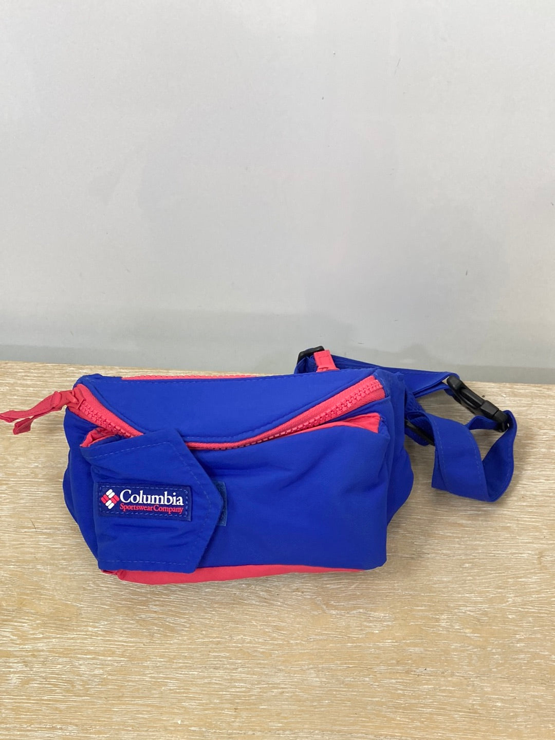 COLUMBIA.Two-tone fanny pack