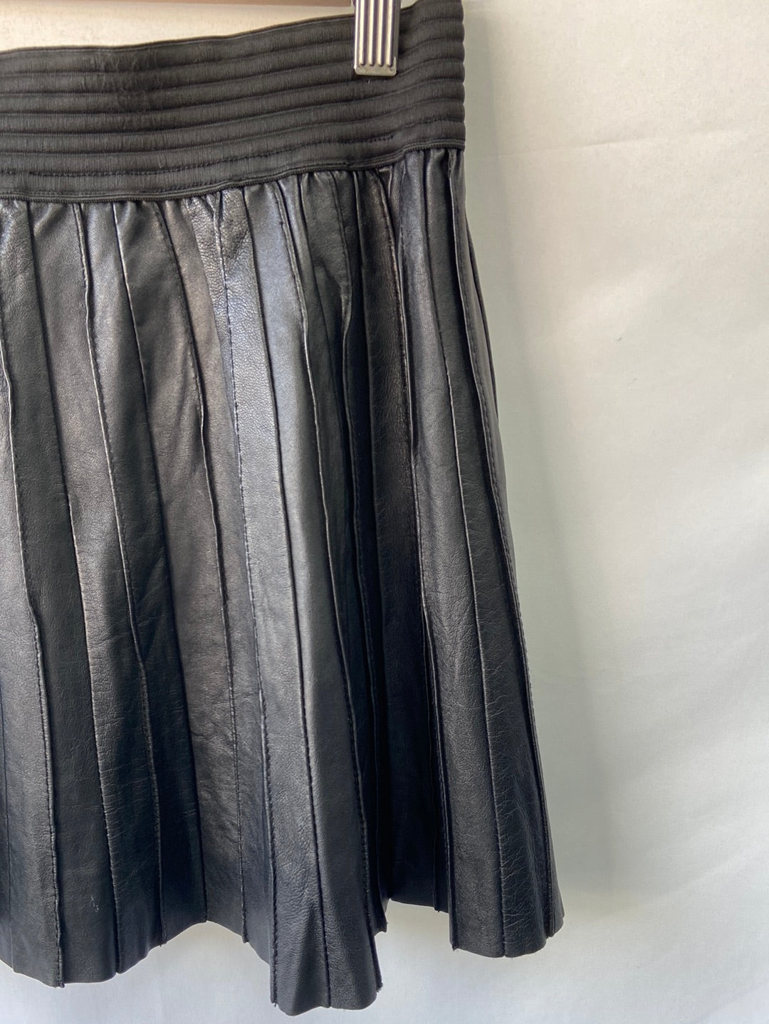 ZARA. Falda plisada polipiel T.s