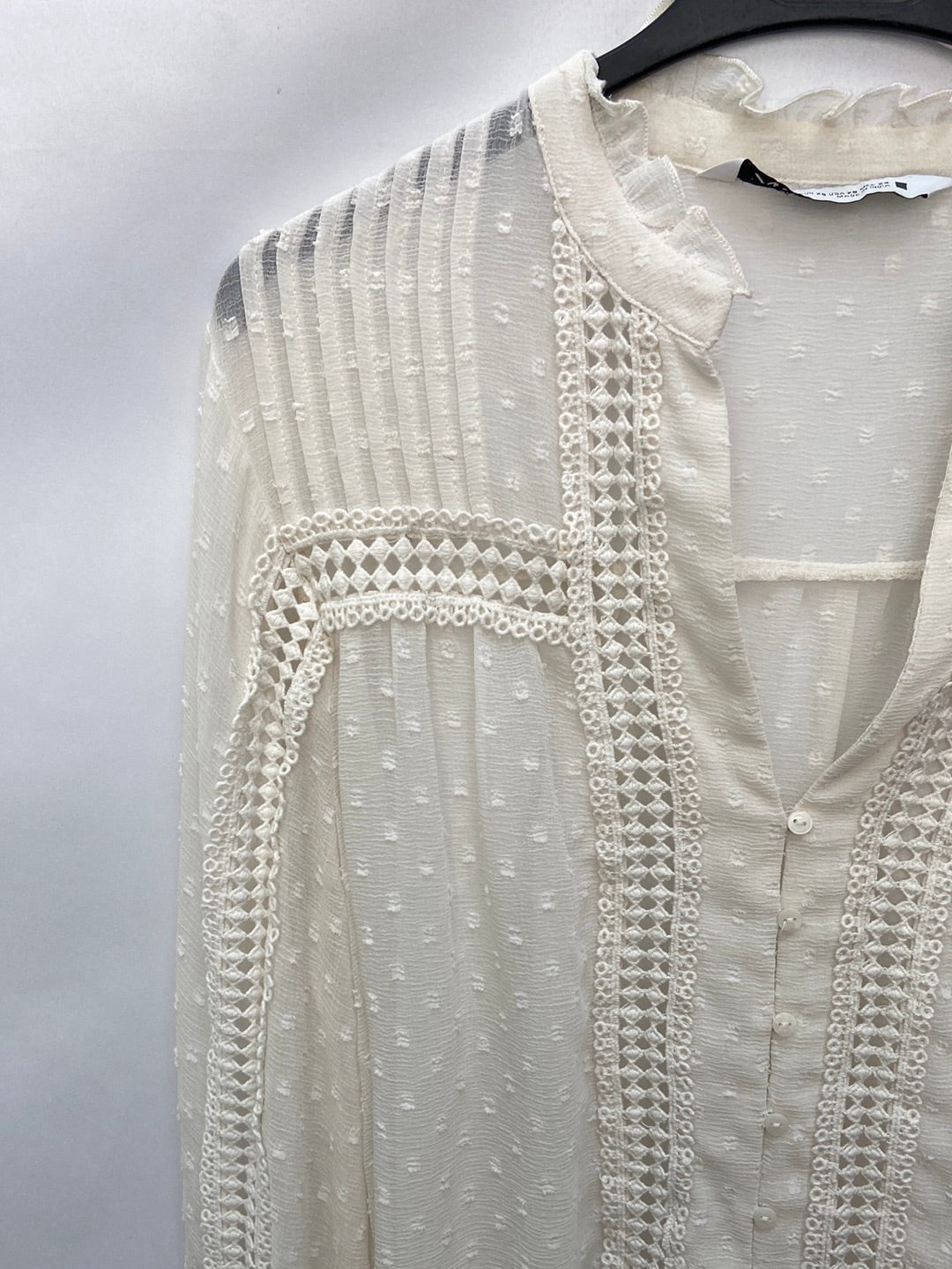 ZARA.Blusa blanca plumeti encaje T.XS