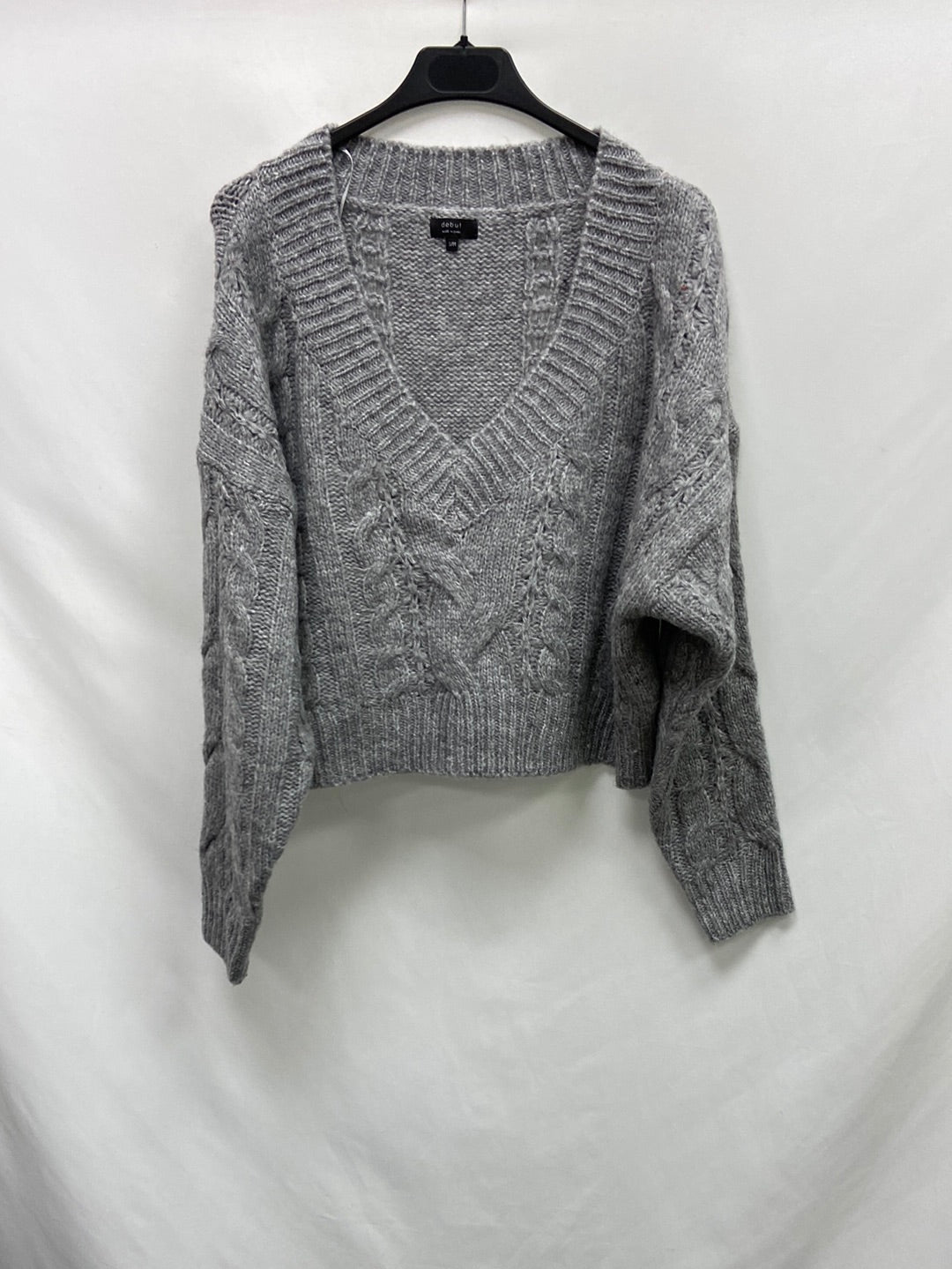 DEBUT. Grey V-neck sweater. TS/M