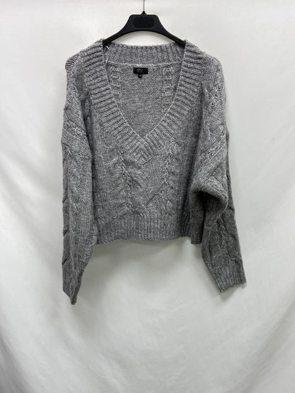 DEBUT. Grey V-neck sweater. TS/M