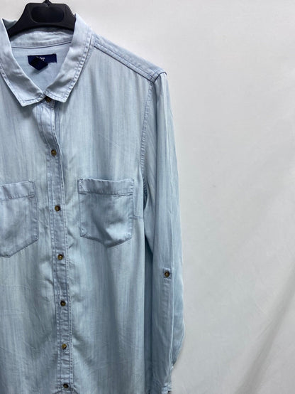 GAP. Blusa denim fluida T.m