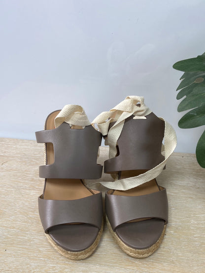 CASTAÑER. Brown leather wedges size 38