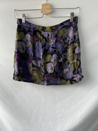 OTRAS.Falda corta tonos morados T.s