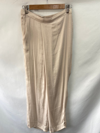 OYSHO.Pantalón beige Perla fluido T.M