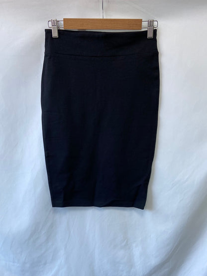 RESERVED.Falda negra tubo elástica T.34