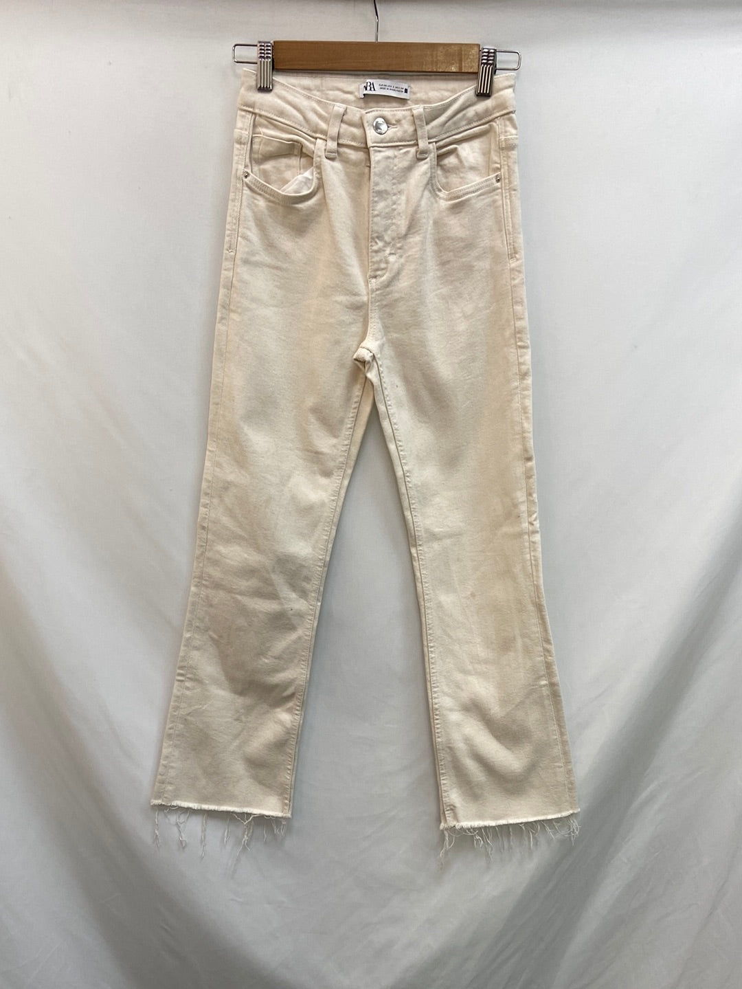 ZARA. Beige jeans size 34 (tara)