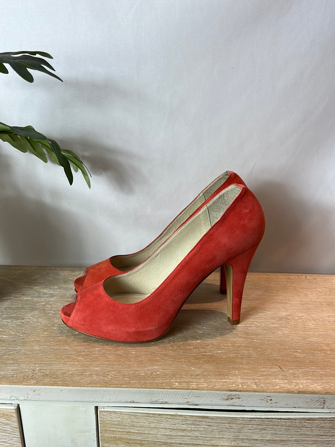 UNDERGROUND EMPIRE. Orange heels, size 39
