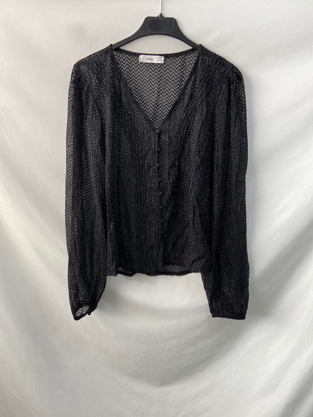 MANGO. Blusa negra semitrasparente con hilos plateados T.s