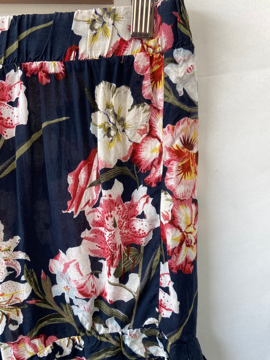 PULL&BEAR. Shorts flores T.l