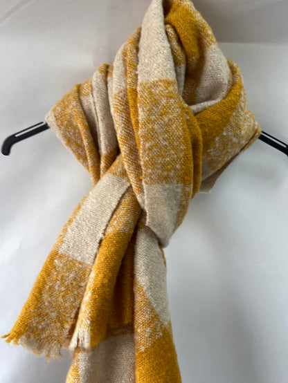 SFERA.Bufanda cuadros beiges y mostaza