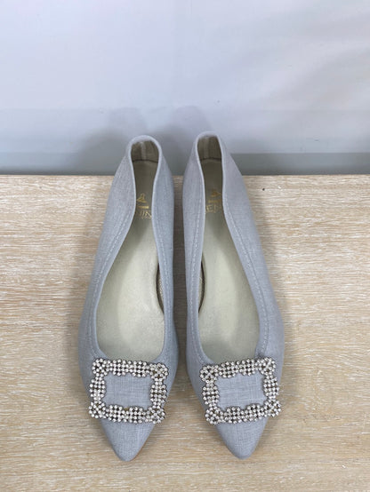 MENINAS.Manoletinas grises pedrería T.37