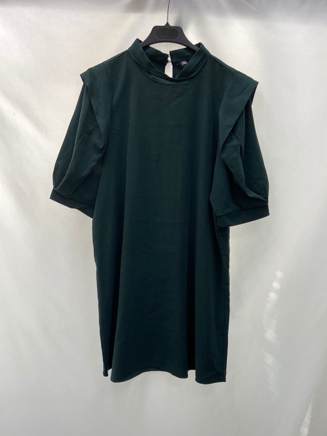 ZARA.Vestido corto verde T.L
