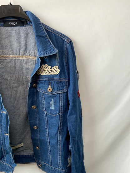 SWEEWË. Cazadora vaquera talla M