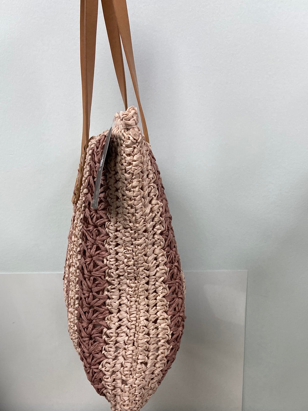 OTHERS. Raffia bag in pink tones