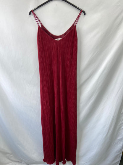 MANGO.Pleated burgundy dress S.XS