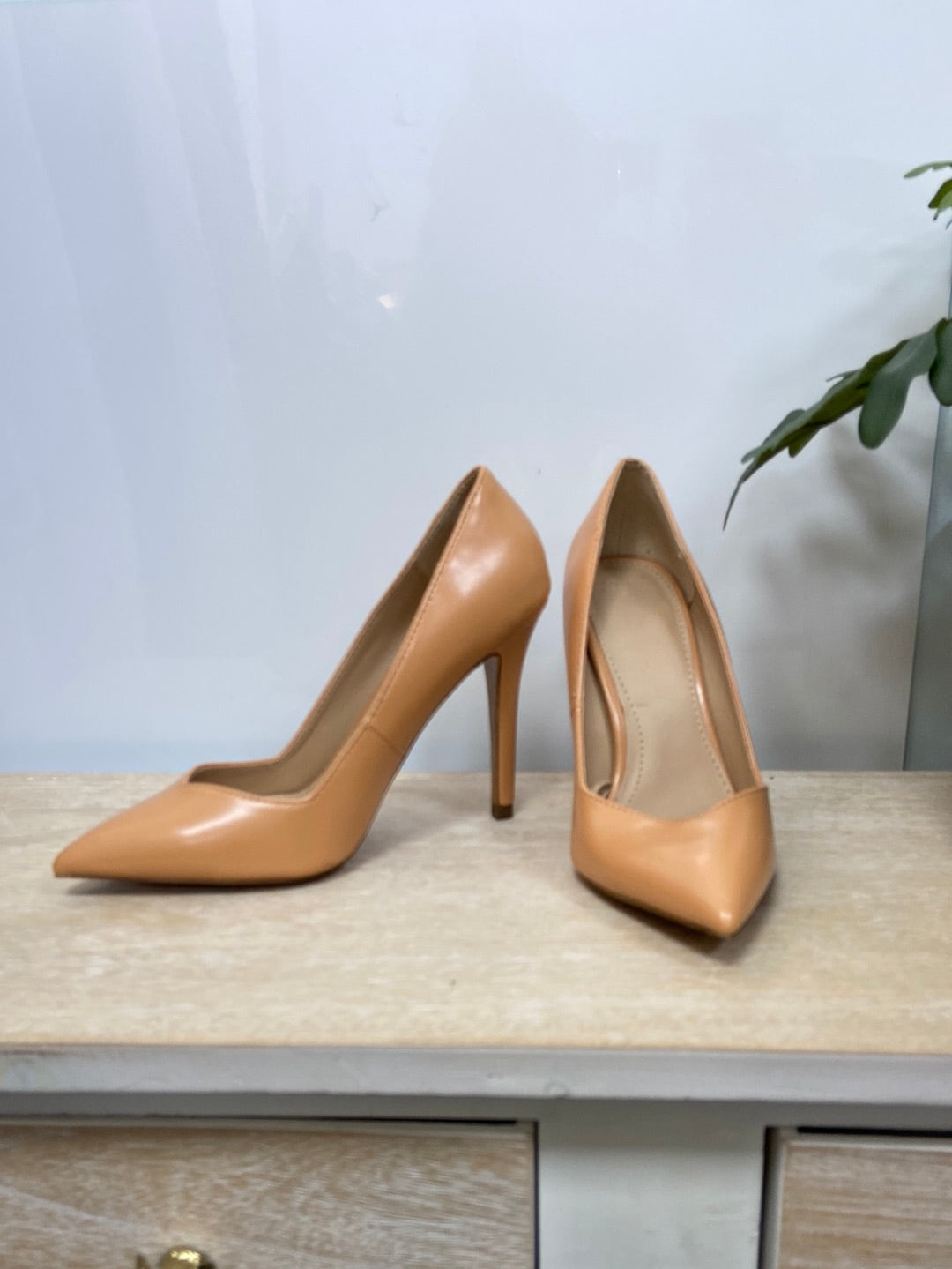 ZARA. Stileto camel T.38